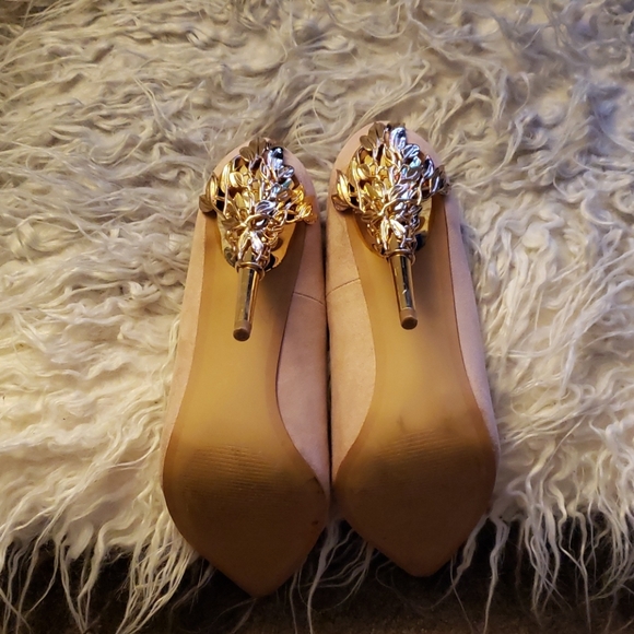 Pumps/ heels - Picture 2 of 3